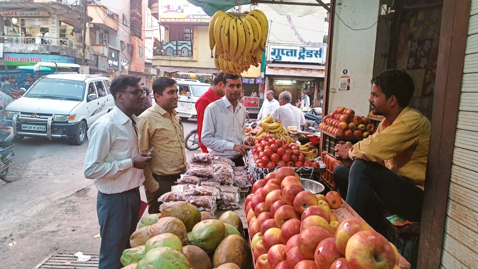 SEONI MALWA: दुकानों पर डस्टबिन एवं साफ सफाई हेतु जागरूकता अभियान|