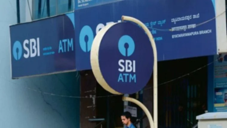 SBI: FD ग्राहकों को ATM के माध्यम से धन निकालने या कभी भी चेक करने की सुविधा देता है