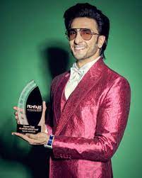 Ranveer Singh: Award Function में कुछ ऐसा हुआ रोने लगे रणवीर, Video देख लोगो ने उड़ाया मजाक