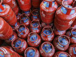 LPG चोरी पर लगाम लगाने के लिए सरकार का बड़ा उपाय! जल्द ही QR codes के साथ आने वाले सिलेंडर