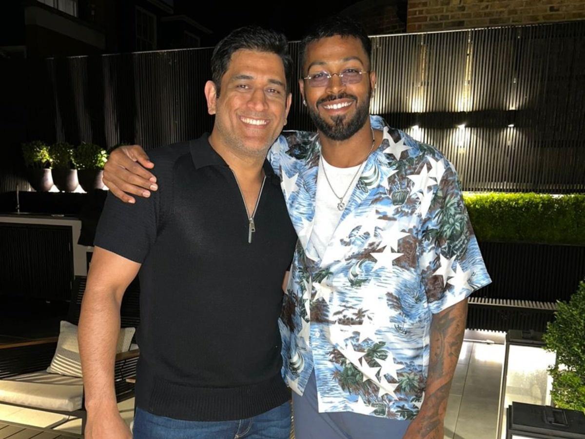 Dubai: Badshaah, M.S Dhoni, और Hardik Pandeya Party में ‘Kala Chasma’ करते हुए आए नजर