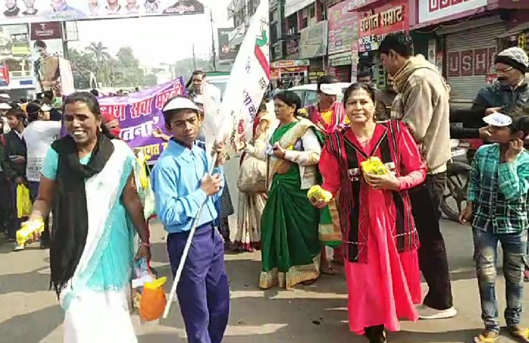 Jabalpur: आज विश्व दिव्यांग दिवस के अवसर पर शहर में दिव्यांग जनों के द्वारा एक विशाल रैली निकाली गई