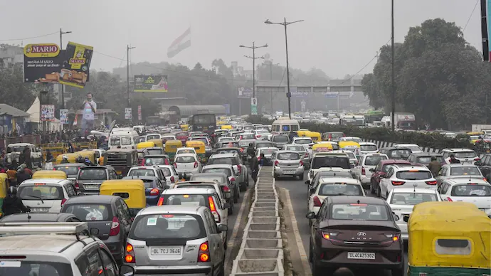 Ashram Flyover बंद: दिल्ली पुलिस ने जारी की नई ट्रैफिक एडवाइजरी, जाम से बचने के लिए रास्तों की करें जांच