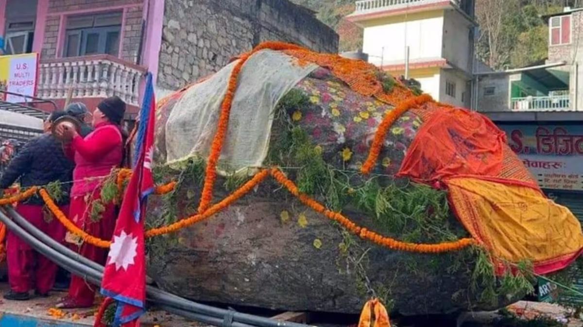 राम मंदिर निर्माण: नेपाल से दो दुर्लभ 60 मिलियन वर्ष पुरानी शालिग्राम चट्टानें अयोध्या पहुंचीं – देखें तस्वीरें