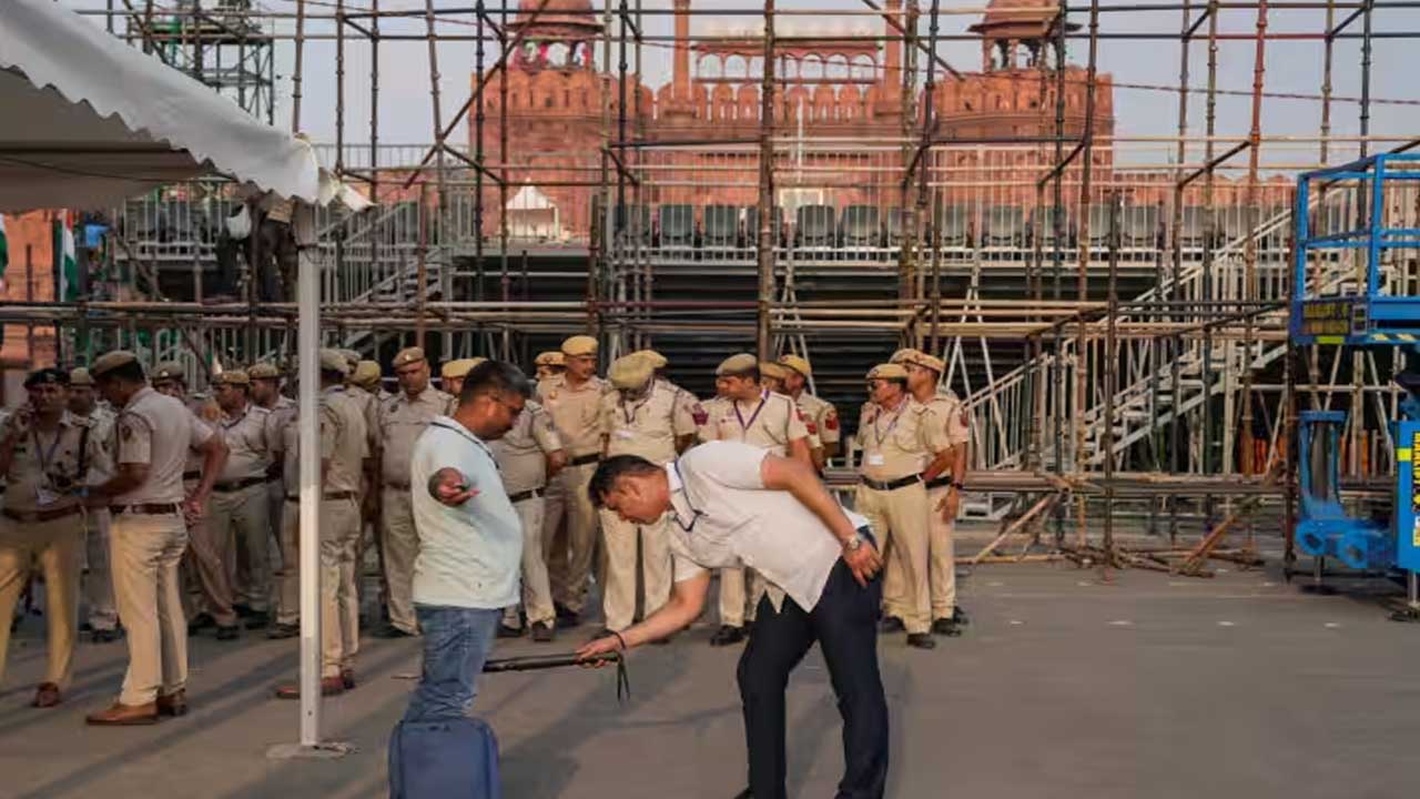 स्वतंत्रता दिवस पर दिल्ली में आतंकी हमले की साजिश, सुरक्षा और बढ़ी!