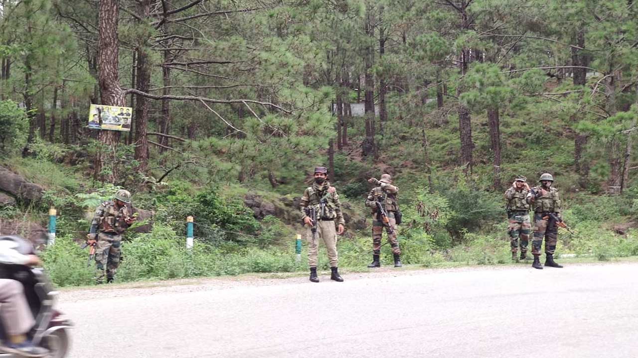 जम्मू में हाईवे पर मिला 2.5 IED, बम निरोधक दस्ते ने किया डिफ्यूज, धमाके की साजिश नाकाम!