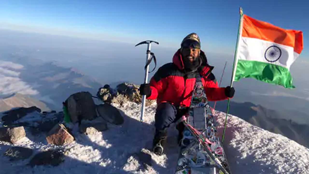 यूरोप की माउंट एलब्रुस चोटी पर लहराया तिरंगा, ध्वज लहराकर मध्यप्रदेश का नाम रोशन किया