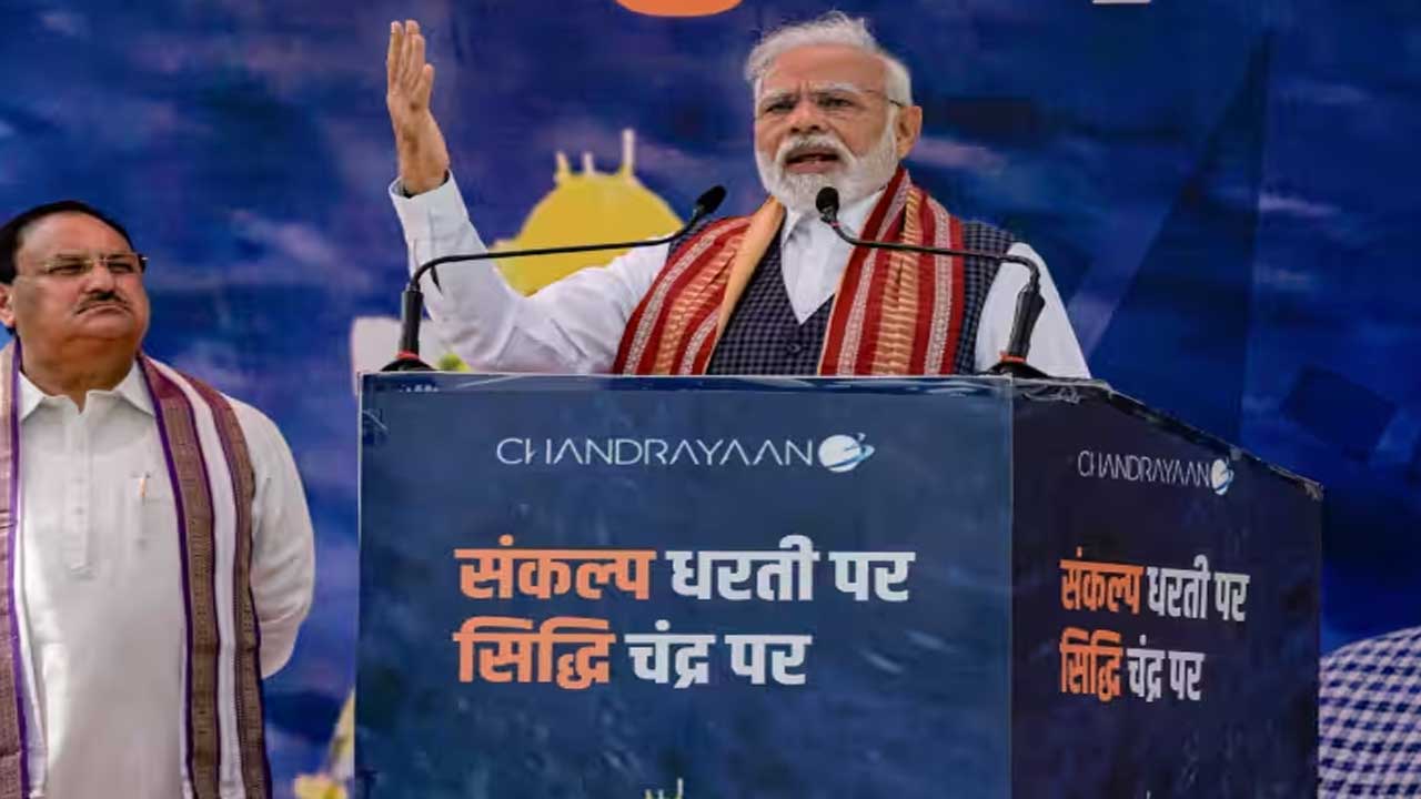 पीएम मोदी की स्पीच के दौरान शख्स हुआ बेहोश, तो रोक दिया भाषण!