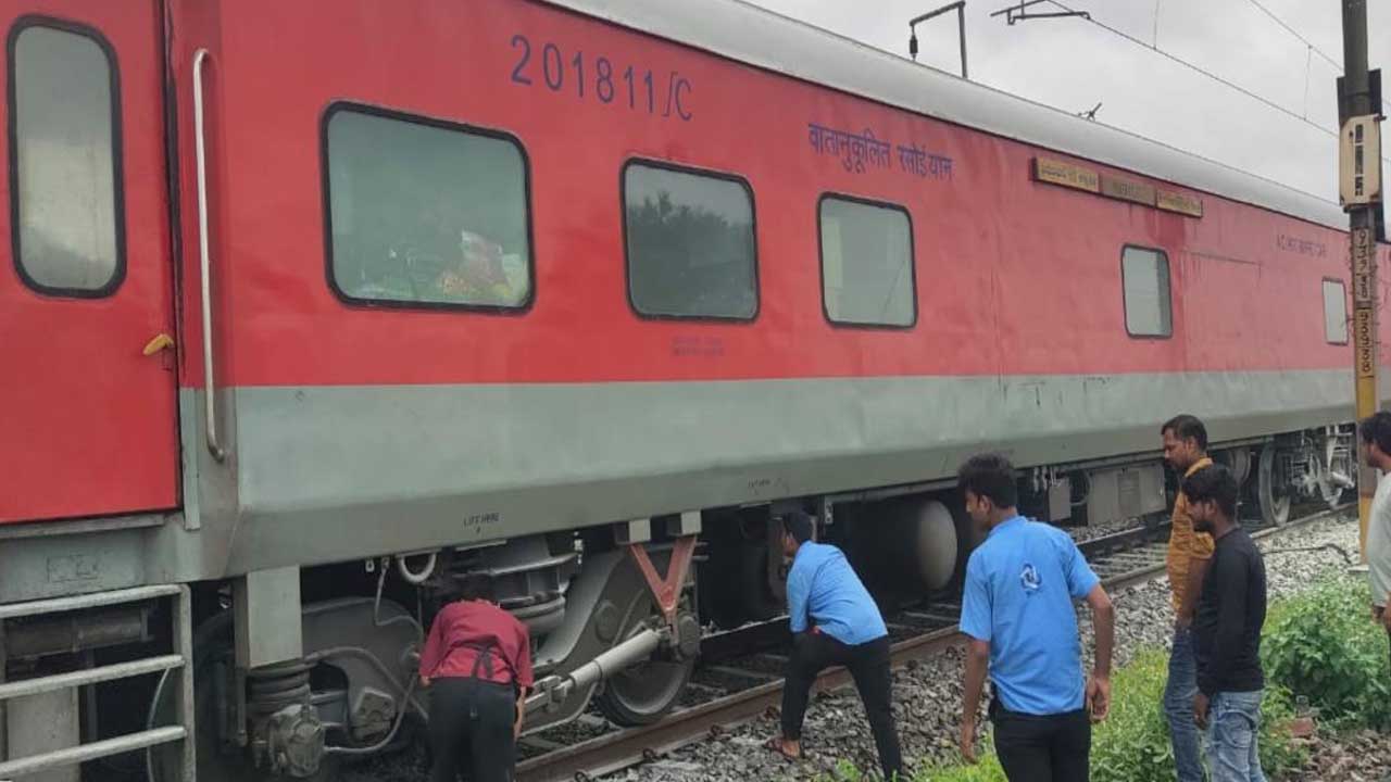 उदयपुर-खजुराहो एक्सप्रेस के इंजन में आग, धुआं देख यात्रियों में मचा हड़कंप