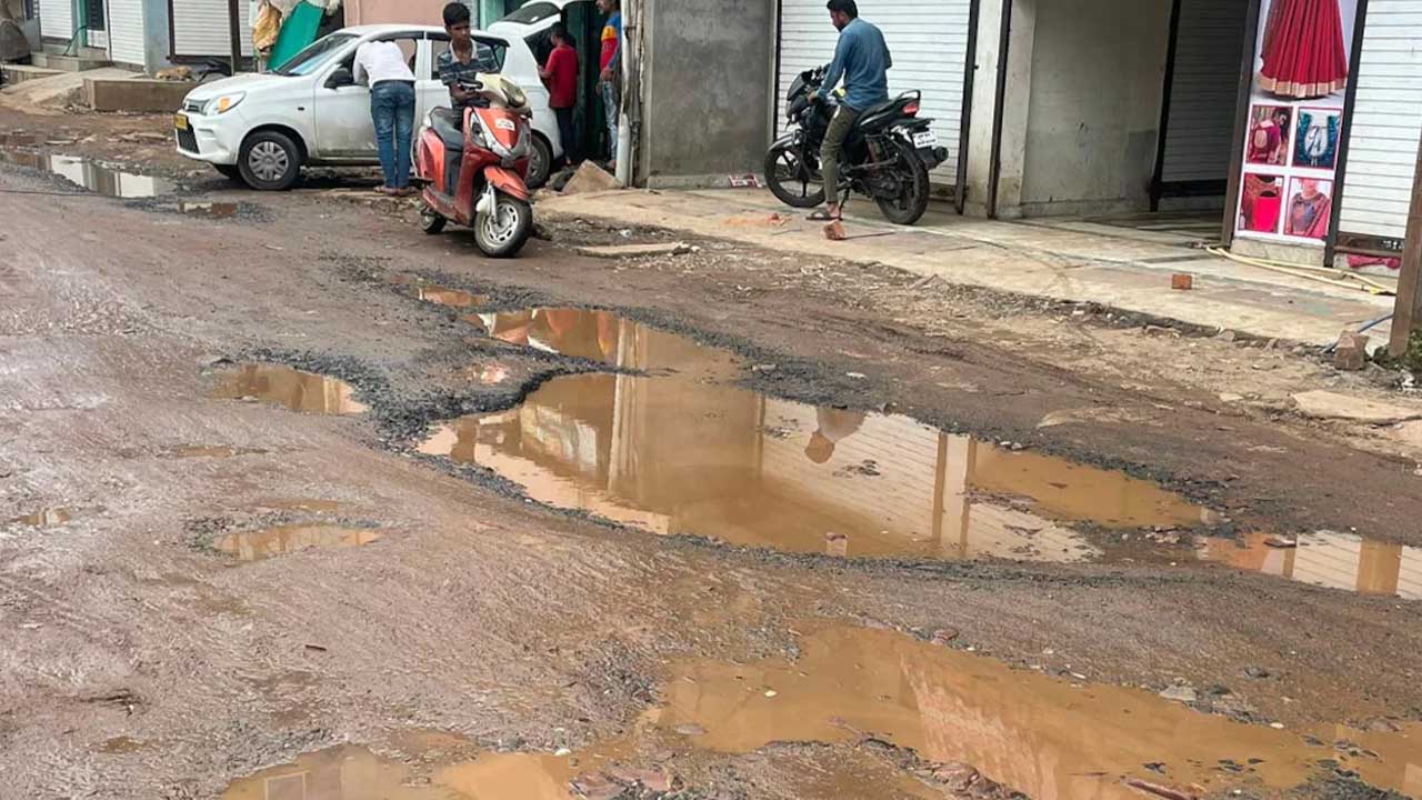 शिवराज सरकार का दावा- हमारी सड़कें अमेरिका जैसी! तो भोपाल में ये क्या है?