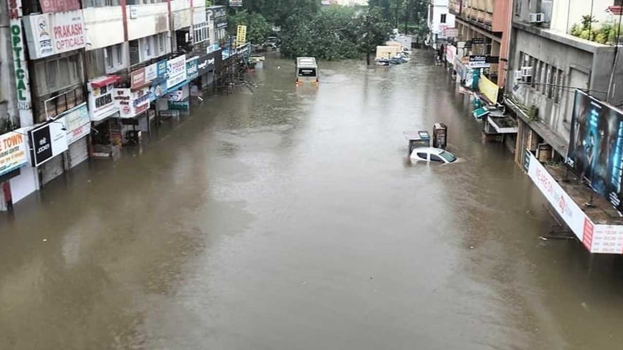 नागपुर में भारी बारिश, फंसे लोग, NDRF की टीमें तैनात!