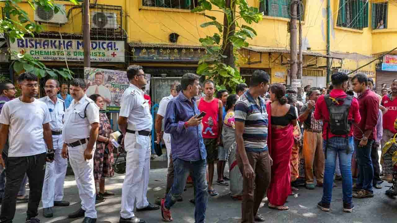 जॉब घोटाले में फंस गए ममता के मंत्री फिरहाद हकीम, CBI की ताबड़तोड़ छापेमारी!