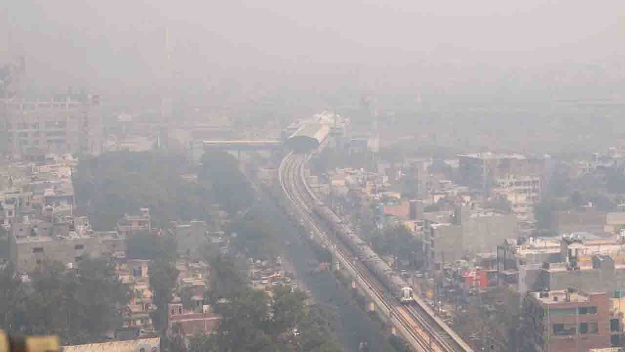 नोएडा-गाजियाबाद की हवा कर रही लोगों को परेशान, 200 के पार AQI