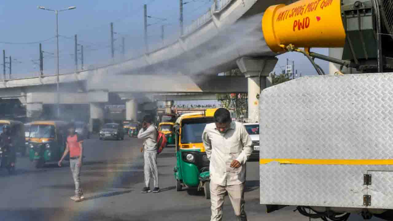 प्रदूषण से दमघोंटू होने लगी दिल्ली-NCR की हवा, आनंद विहार में 500 के करीब AQI