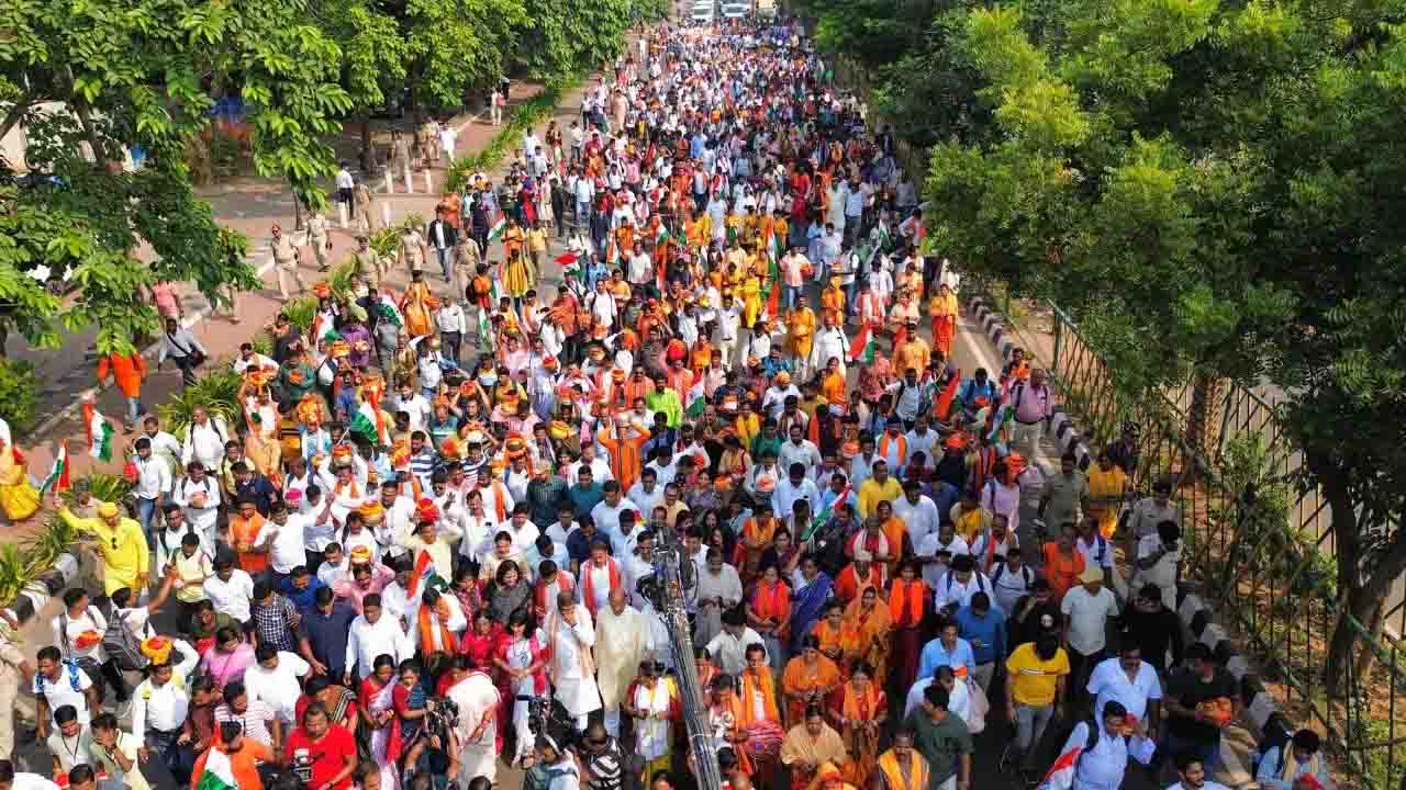 मिट्टी लेकर ओडिशा से दिल्ली रवाना हुई ट्रेन, केंद्रीय मंत्री धर्मेंद्र प्रधान ने दिखाई हरी झंडी