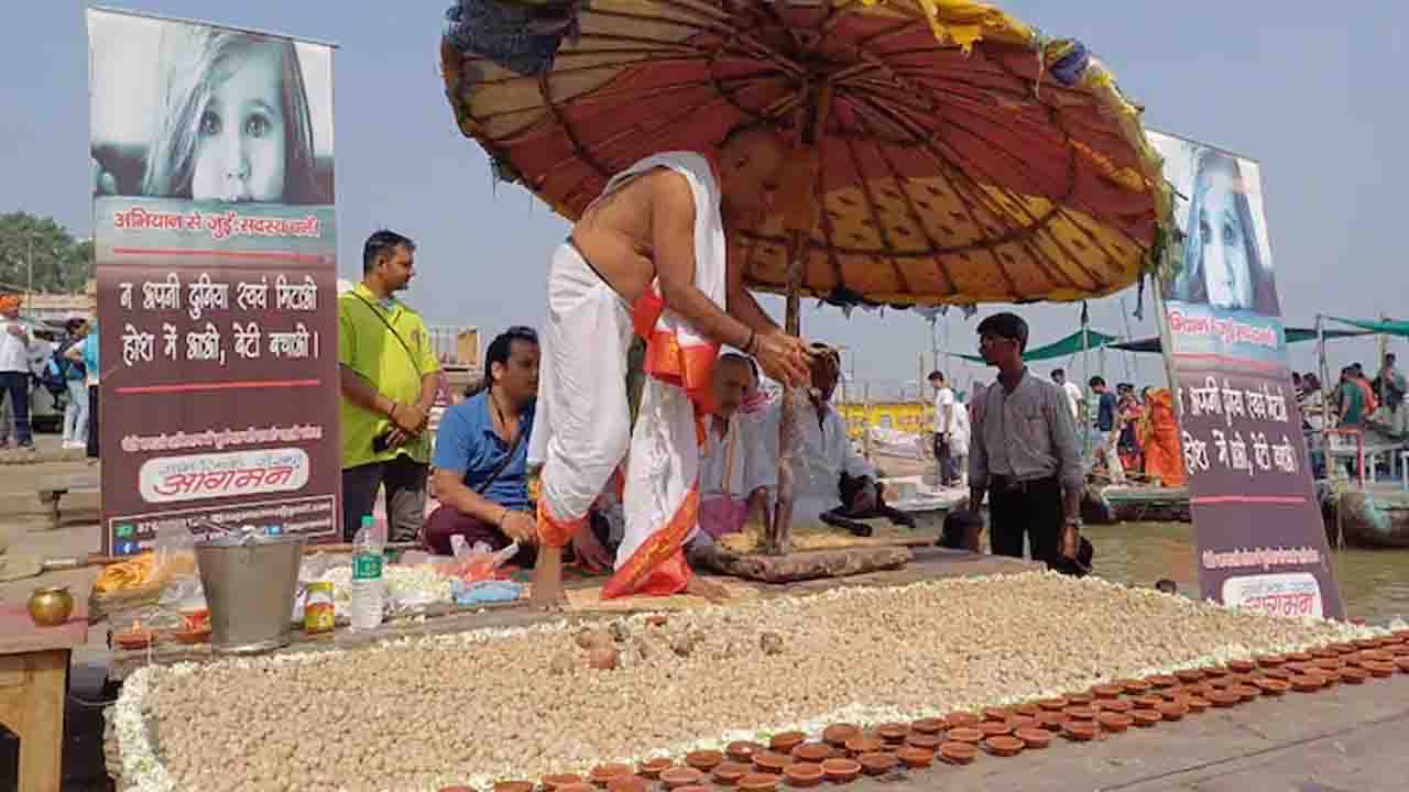 काशी के अनोखे पिता से मिलिए, हर साल करते हैं अजन्मी बेटियों का पिंडदान!