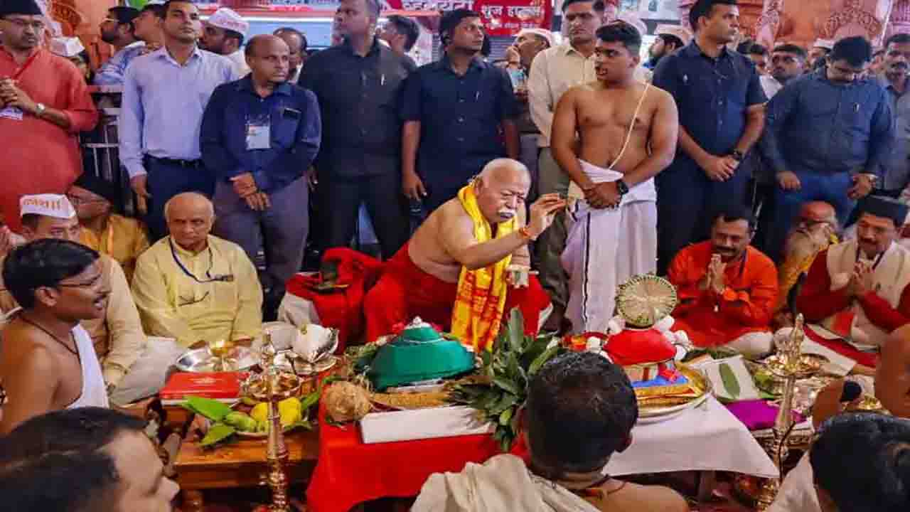 केरल के श्री पद्मनाभस्वामी मंदिर में RSS प्रमुख मोहन भागवत ने की पूजा अर्चना