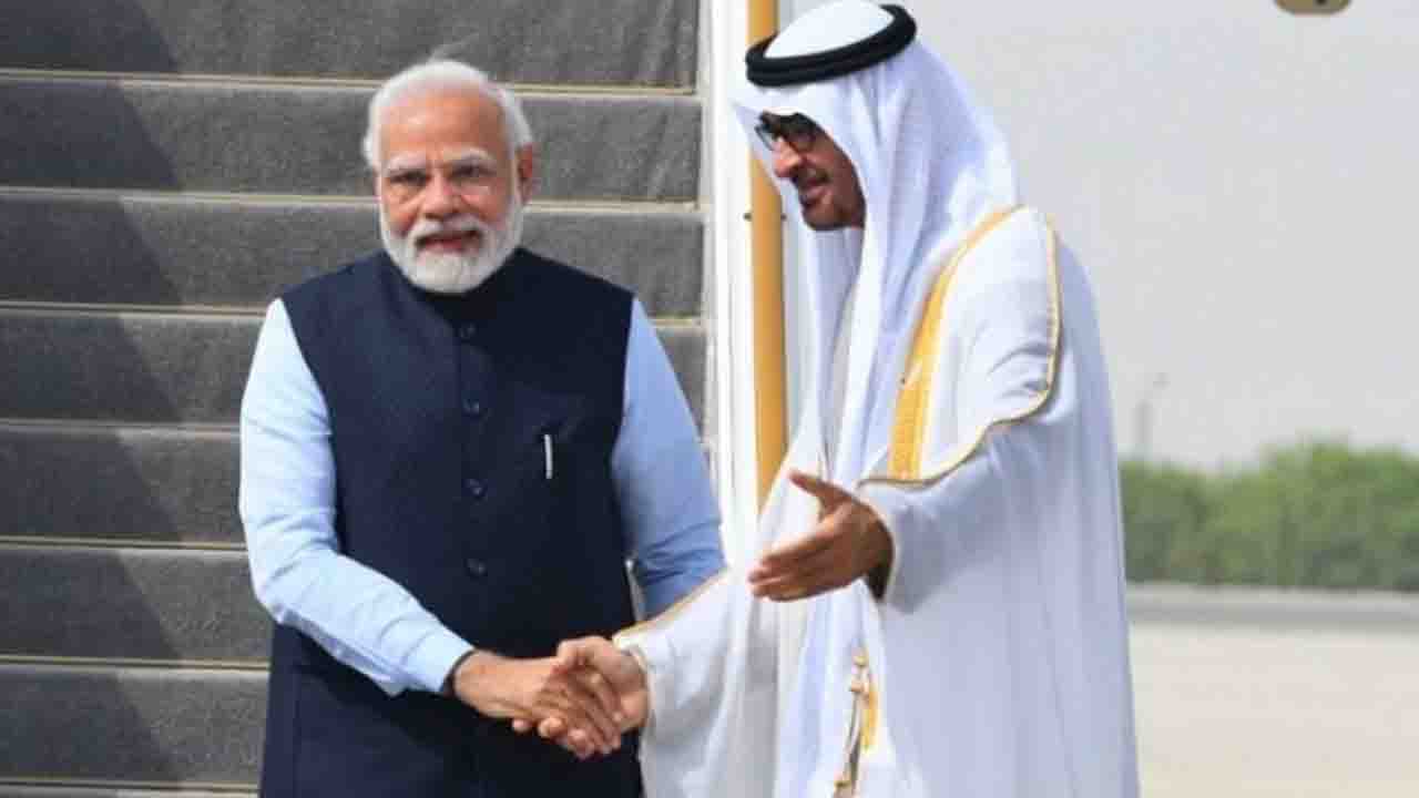 क्लाइमेट समिट में पहुंचे पीएम मोदी, UAE के राष्ट्रपति शेख मोहम्मद बिन जायद से हुई मुलाकात