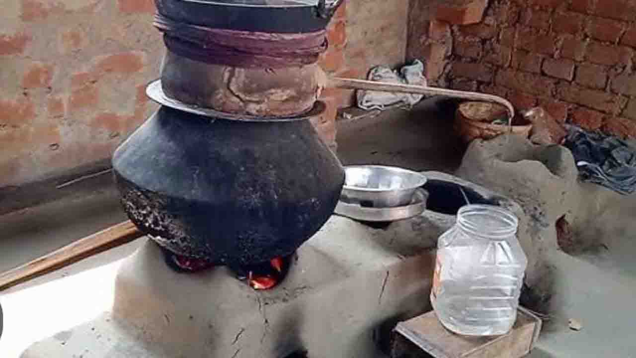 अवैध शराब माफियाओं के विरुद्ध बड़ी कार्यवाही, कुल 45 liter कच्ची शराब जप्त | MP