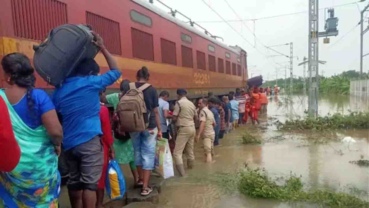 तमिलनाडु में बारिश का कहर, इस तरह चला 48 घंटे तक रेस्क्यू ऑपरेशन