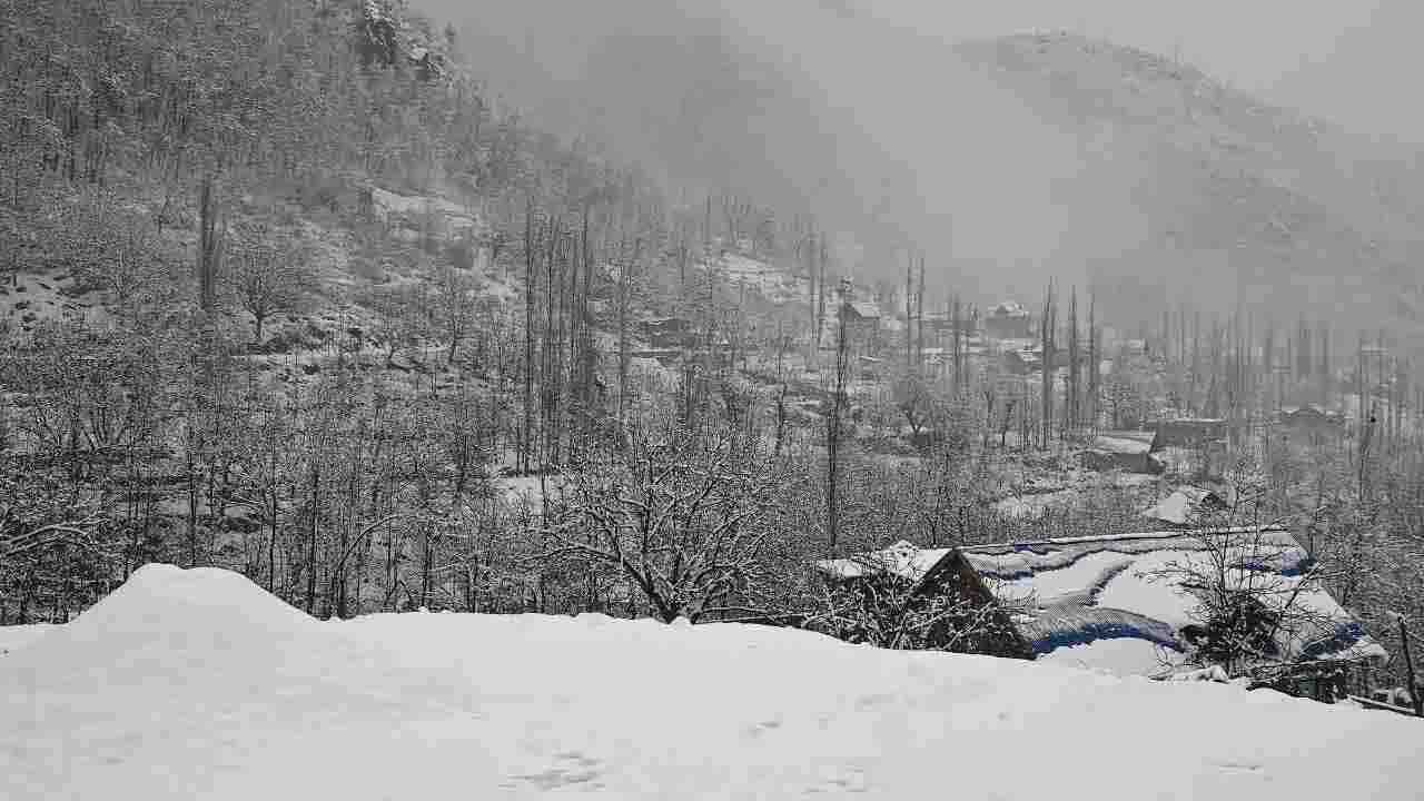 कश्मीर में फरवरी में भी गिरेगी बर्फ, हिमाचल में स्नोफॉल का अलर्ट