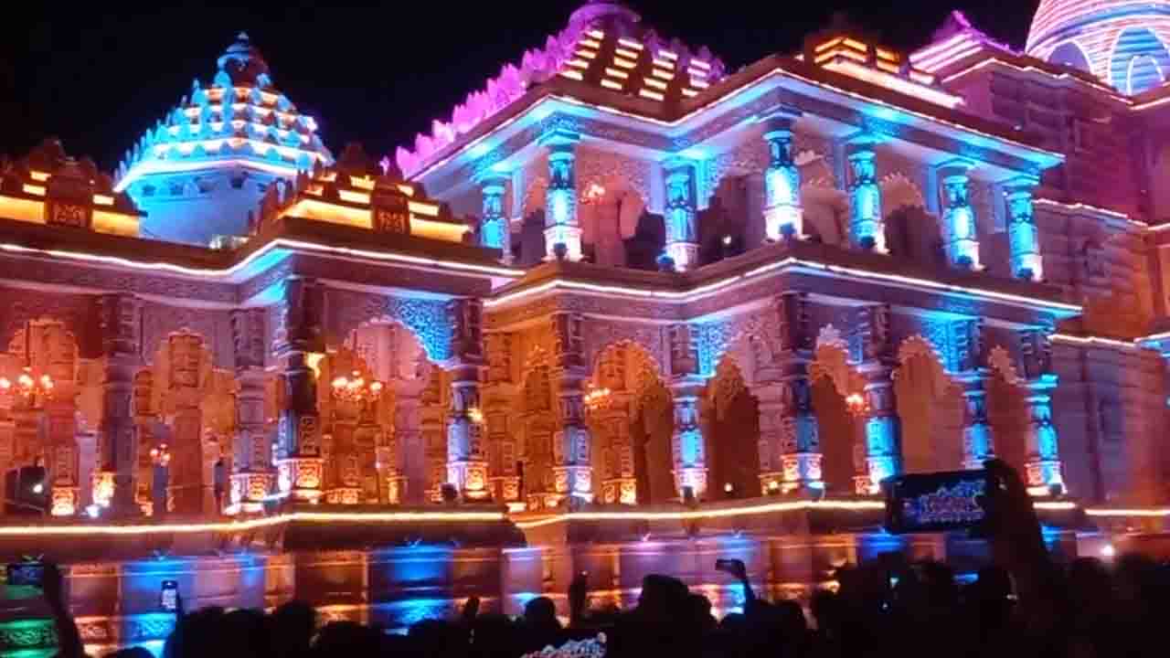 भक्तों के लिए खुला राम मंदिर, रात से ही लगने लगी अयोध्या धाम में लंबी लाइनें