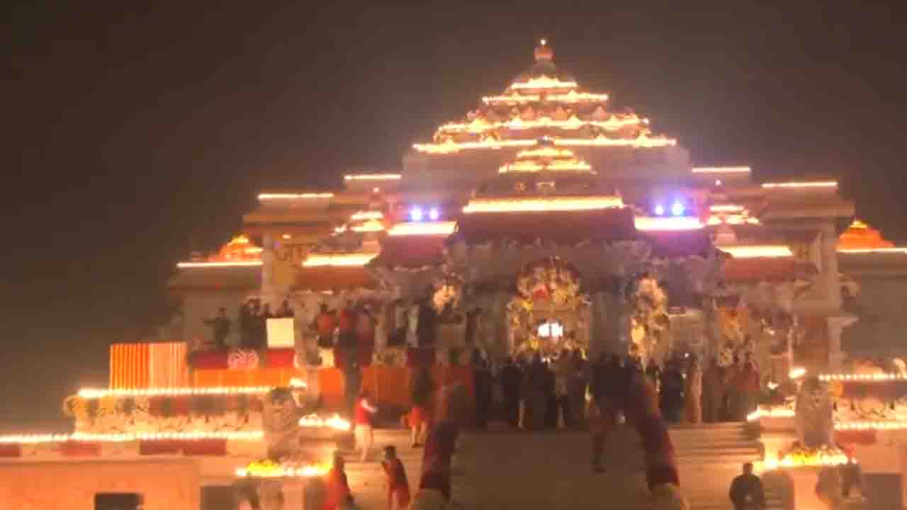 राम मंदिर में तीसरे दिन भी भक्तों की भीड़, लगी खत्म ना होने वाली कतार