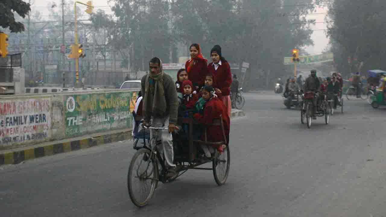 यूपी के इन जिलों अभी नहीं खुलेंगे स्कूल, ठंड के चलते फिर बढ़ी छुट्टियां!