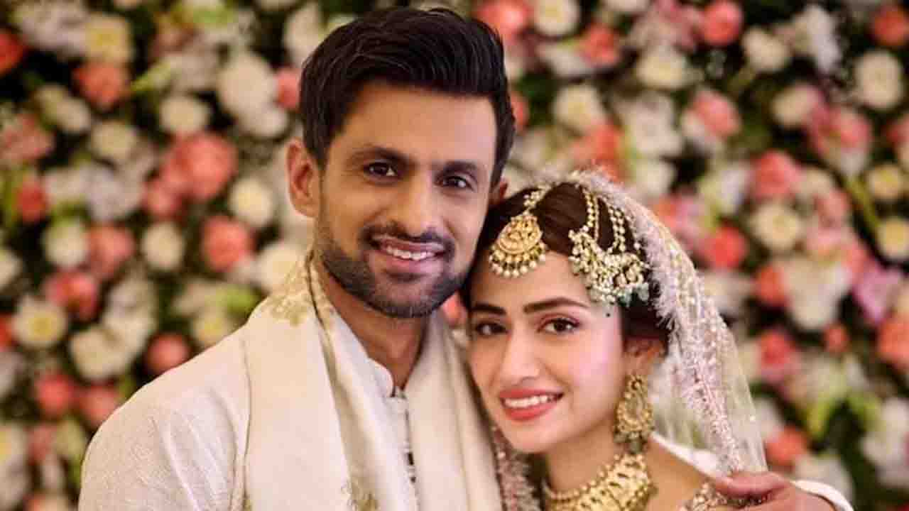 तलाक की चर्चा के बीच पाकिस्तान के पूर्व कप्तान Shoaib Malik ने की शादी, विवादों के दूल्हे राजा!