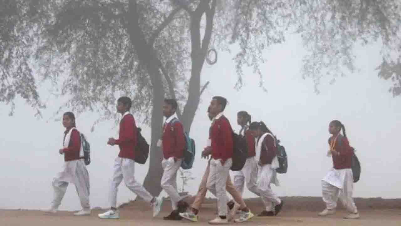 एमपी में बच्चों को मिली ठंड से राहत, ठंड के चलते अब सुबह 10 बजे खुलेंगे School