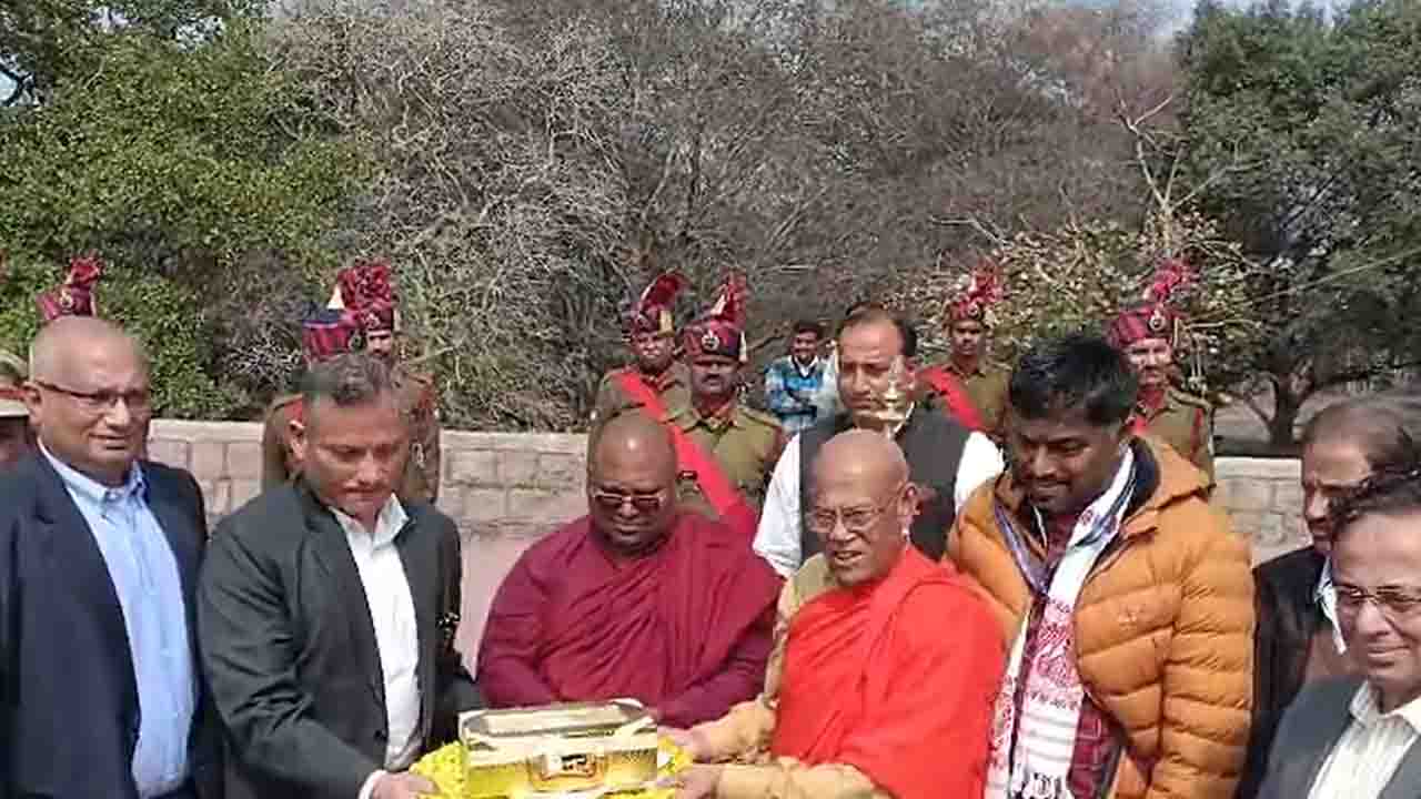 भगवान बुद्ध के शिष्य के पवित्र अस्थियों को थाईलैंड में एक महीने दर्शनार्थ के लिए भेजा गया