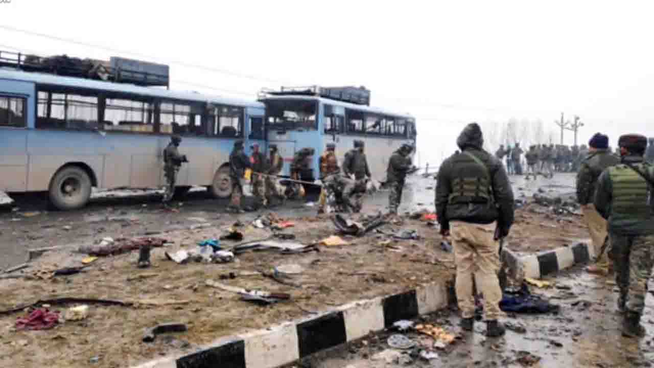 Pulwama Terror Attack: आज ही के दिन 40 Jawan हुए थे शहीद | Black Day For India