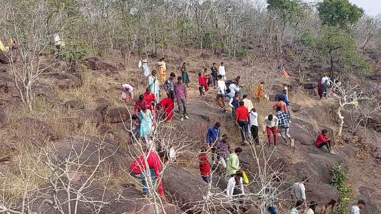 बसंत पंचमी पर मृगेन्द्रनाथ बना आस्था का केंद्र, 6KM की चढ़ाई कर पहुँचते है श्रद्धालु