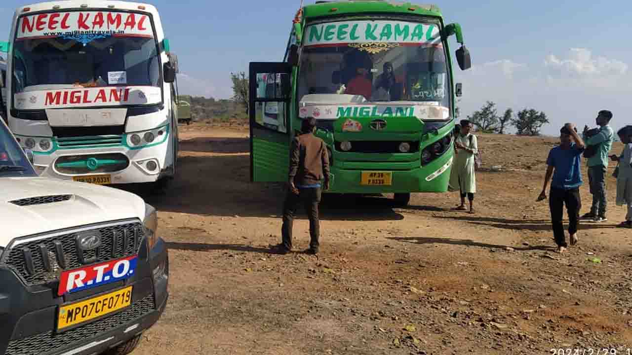 महादेव मेले में ओवरलोड तथा अधिक किराया ना लेने की हिदायत दे रहा RTO