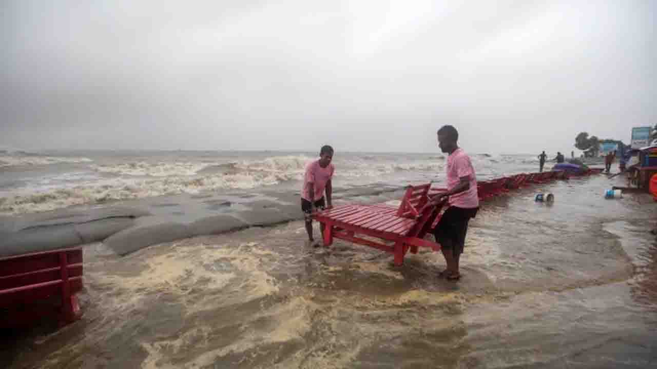 Cyclone Remal: रेमल तूफ़ान से आई बाढ़ ने मचाई तबाही