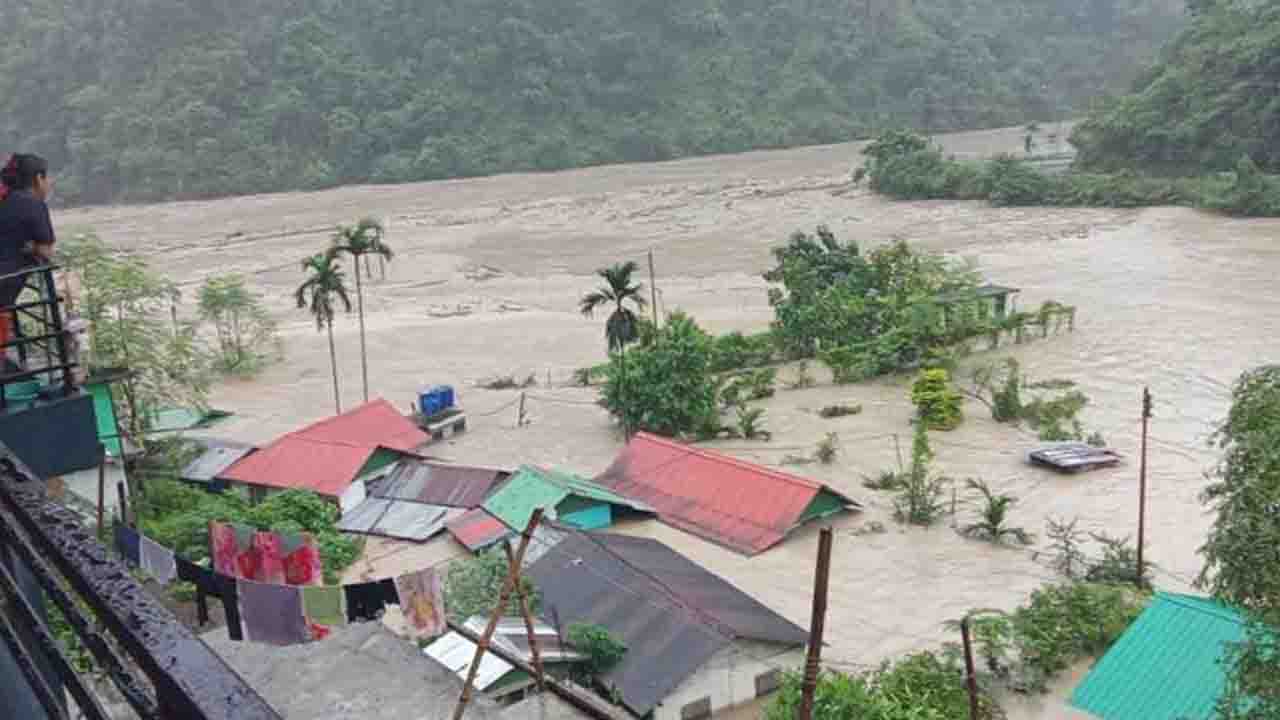 Heavy Rainfall: Sikkim में भारी बारिश से मची तबाही!