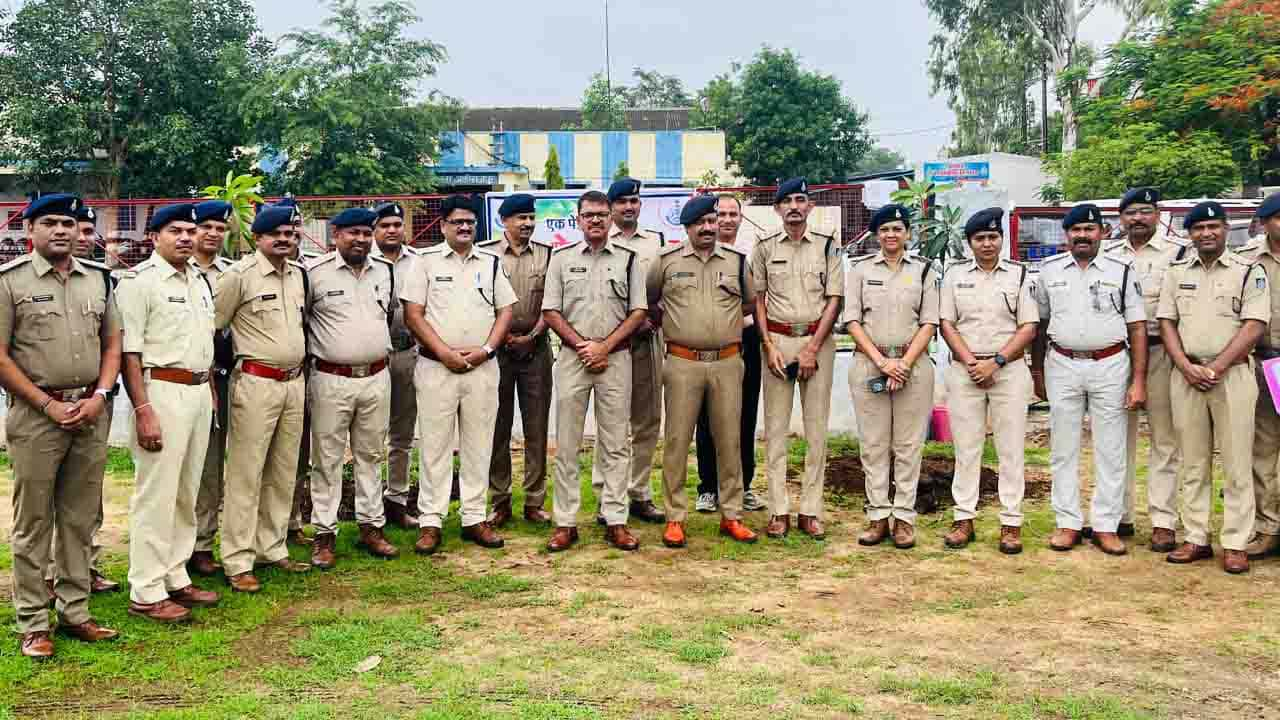 Alirajpur पुलिस लाइन में वृक्षारोपण का आयोजन!