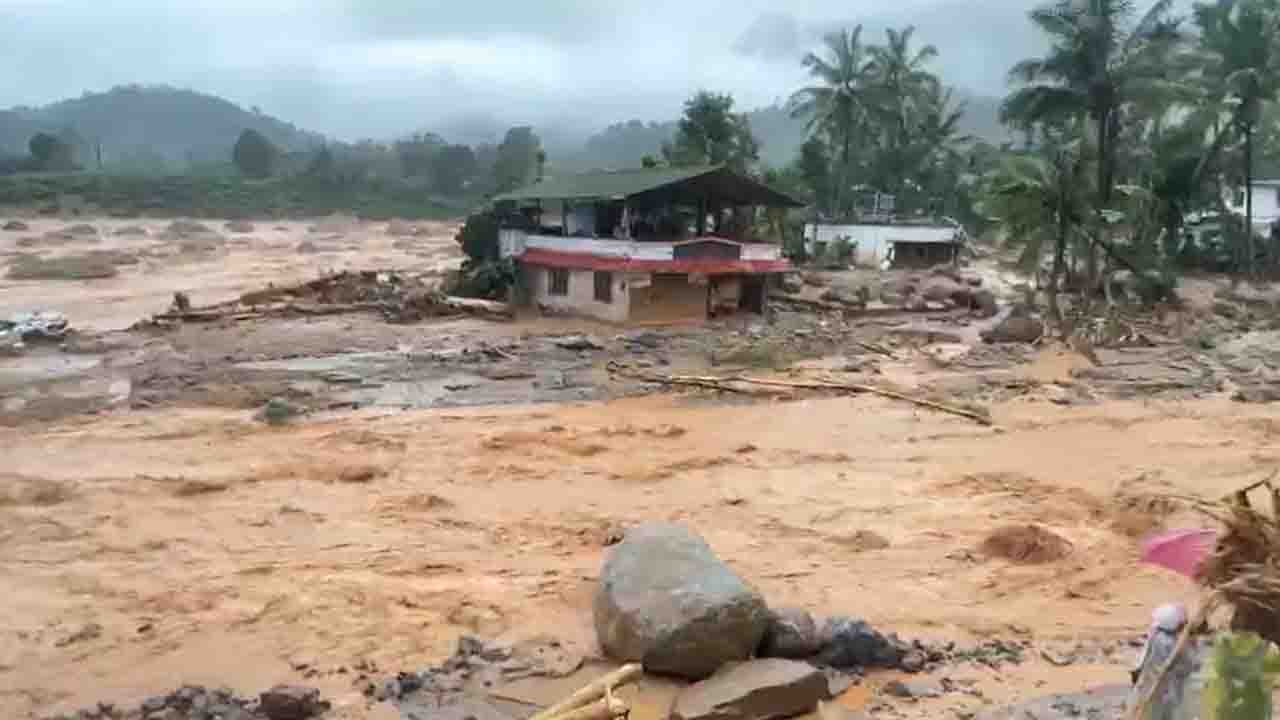 Wayanad Landslide: बढ़ता जा रहा तबाही में मौतों का आंकड़ा, वायनाड में कैसे हैं हालात?