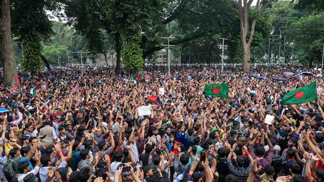 Bangladesh: हिंसा में किसका हाथ, क्यों आग में सुलग रहा बांग्लादेश? जानें सब कुछ!