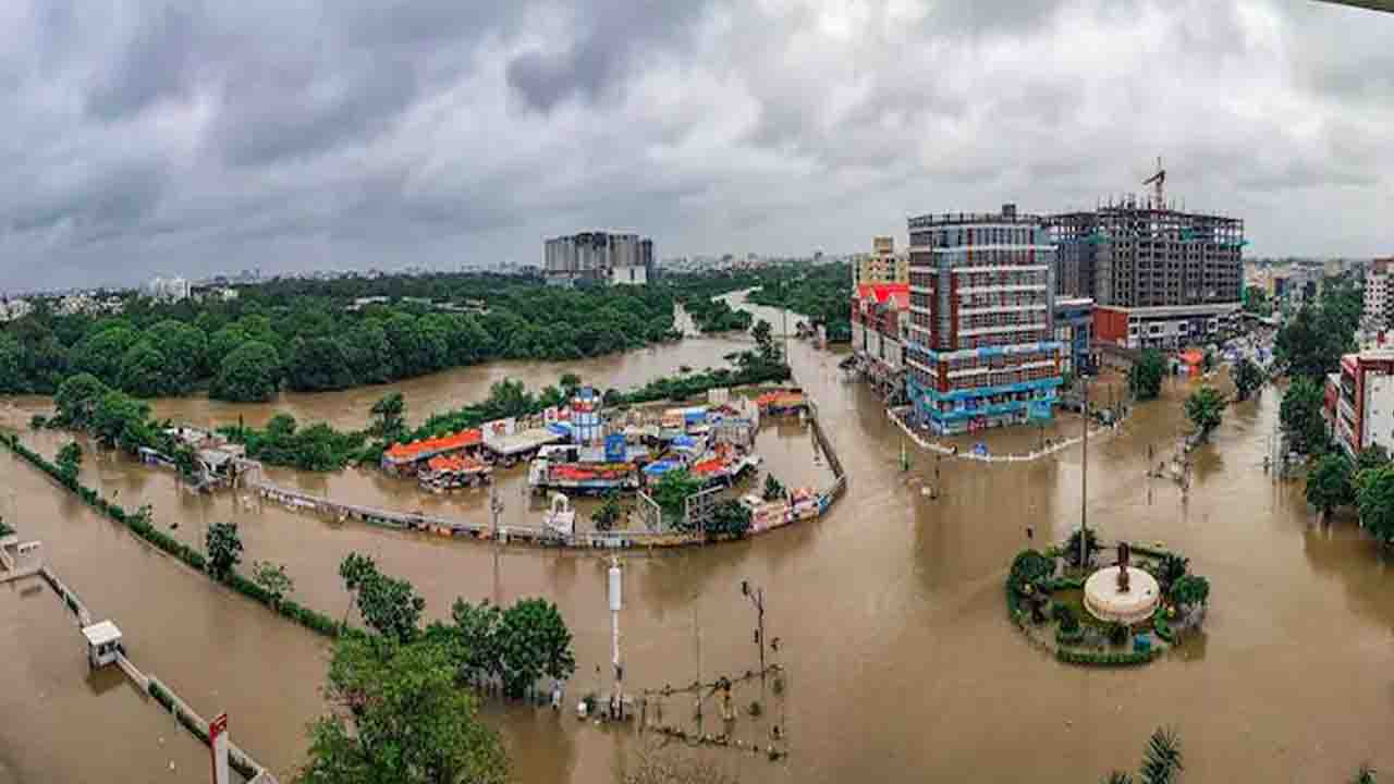 Flood: अब तक 32 मौतें… देखे गुजरात में भारी तबाही का वो मंजर!