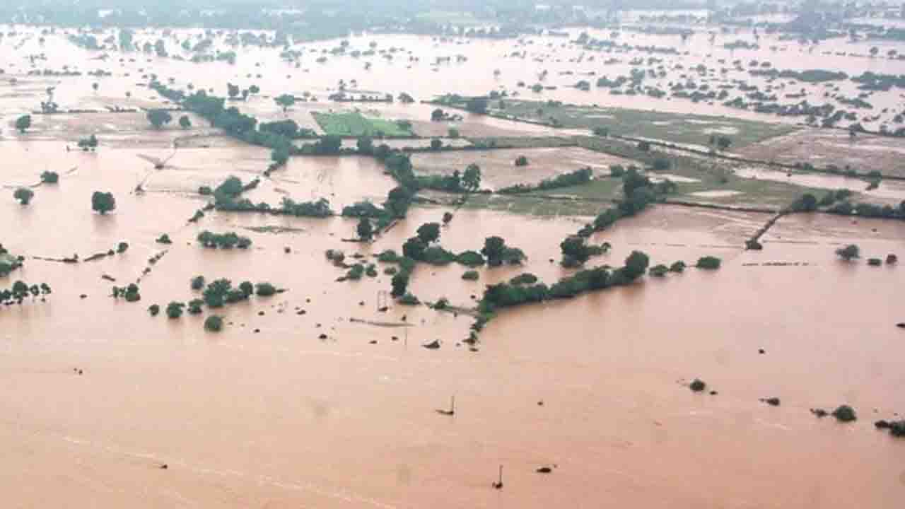 Flood: आधे भारत में जल प्रलय, लगातार जारी भारी बारिश, बाढ़ से बिगड़े हालात!