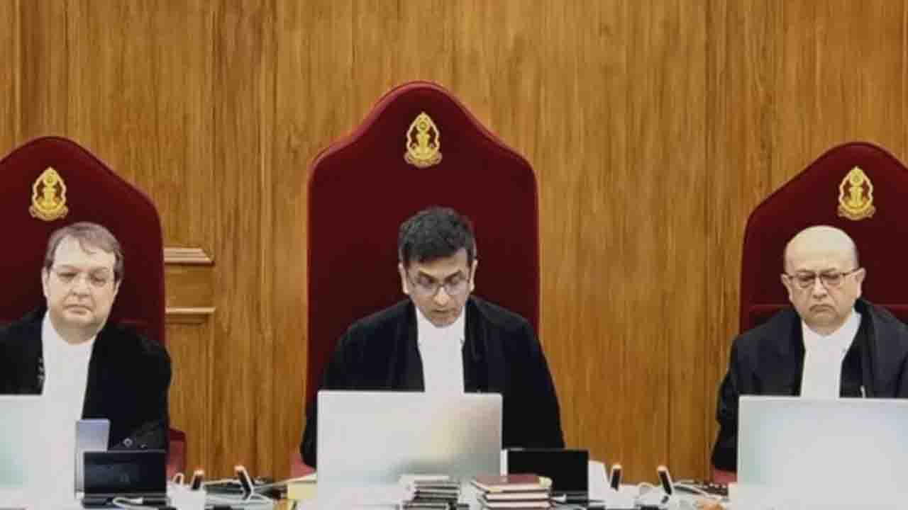 कोलकाता रेप-मर्डर केस में घिरी ममता बनर्जी, CJI ने लगाई फटकार!