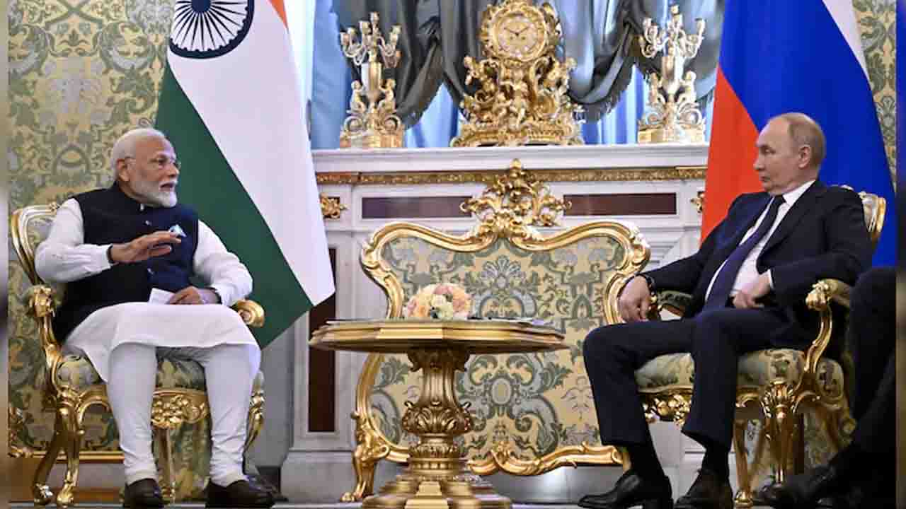 BRICS Summit: रूस के कजान में पीएम मोदी का भव्य स्वागत, राष्ट्रपति पुतिन से द्विपक्षीय वार्ता!