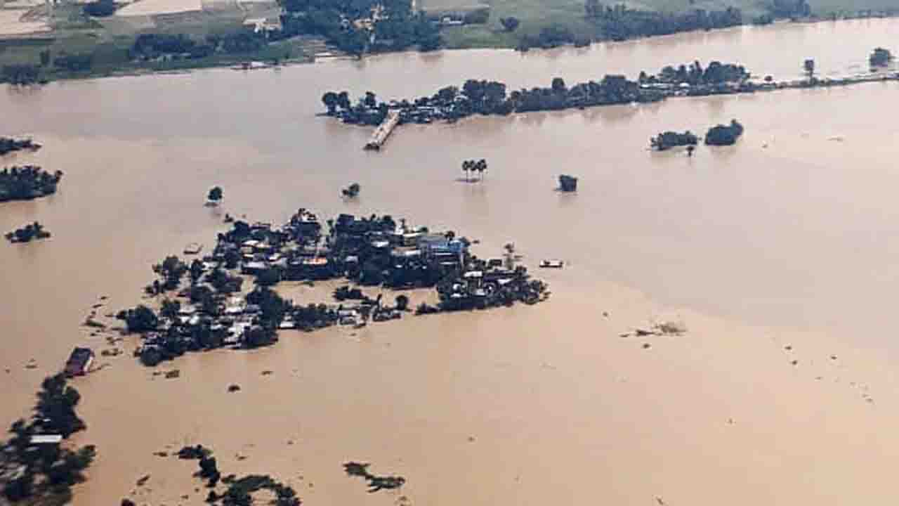 Spain Floods: स्पेन में बाढ़ से हाहाकार, हर तरफ मची तबाही, अब तक 51 की मौत